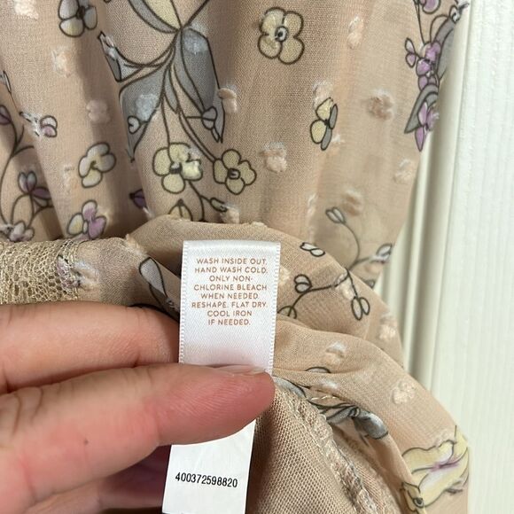 LAUREN CONRAD Size Medium Tan Cream Floral Lace Mixed Media Blouse Neutral - Picture 6 of 7